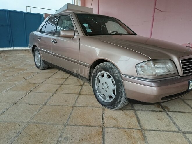 Mercedes C 200 1994, 300,000 km - 2.0 л - Salyan