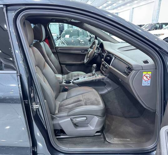 Porsche Macan-12