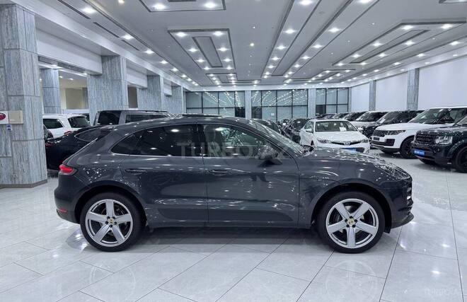 Porsche Macan-4