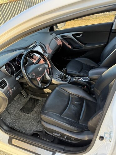 Hyundai Avante 2015, 129,567 km - 1.6 l - Balakən