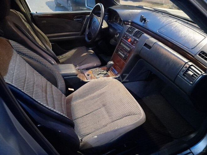 Mercedes E 200 1997, 253,663 km - 2.0 л - Bakı