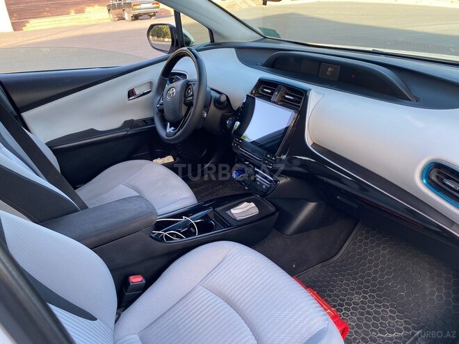 Toyota Prius 2019, 90,800 km - 1.8 l - Şamaxı