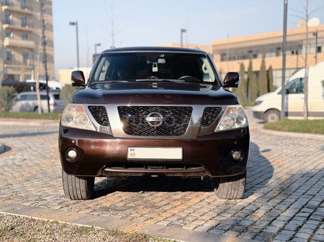 Nissan Patrol 2011, 210,000 km - 5.6 l - Bakı