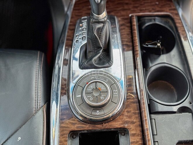 Nissan Patrol 2011, 210,000 km - 5.6 l - Bakı
