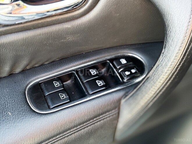 Nissan Patrol 2011, 210,000 km - 5.6 l - Bakı