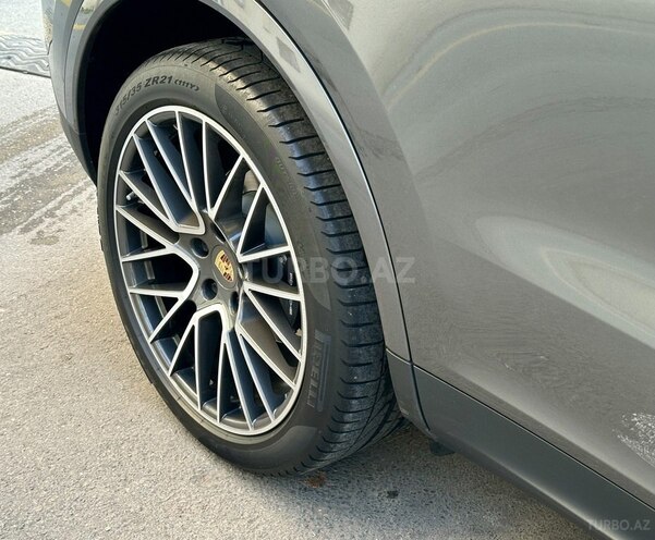 Porsche Cayenne-21
