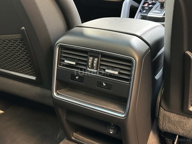 Porsche Cayenne-12