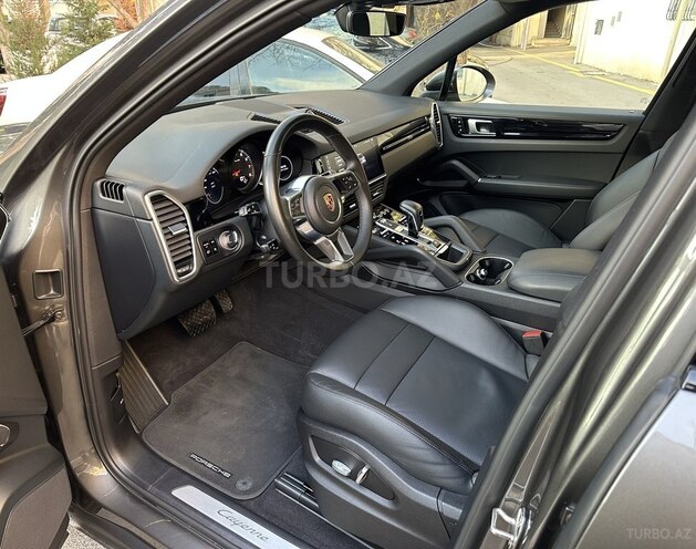 Porsche Cayenne-10