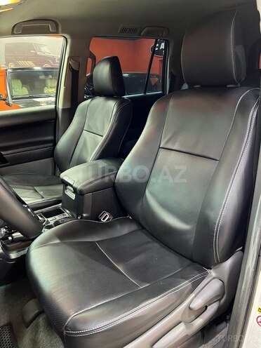 Toyota Land Cruiser Prado-11