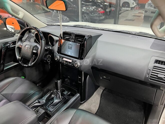 Toyota Land Cruiser Prado-13