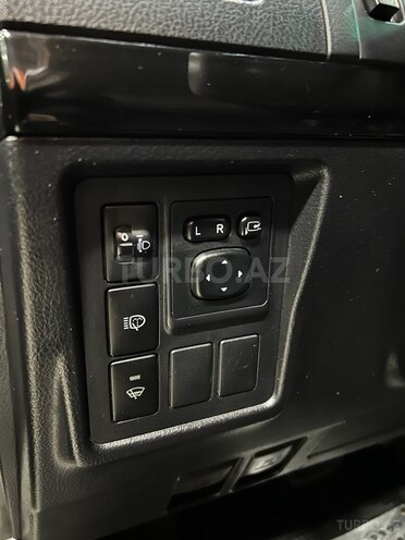 Toyota Land Cruiser Prado-16