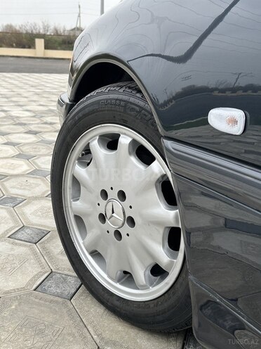 Mercedes C 200 1999, 286,000 km - 2.0 л - Saatlı