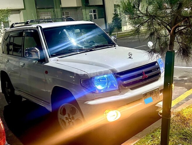 Mitsubishi Pajero io 2001, 290,000 km - 2.0 л - Bakı