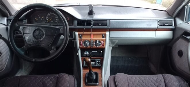 Mercedes E 220 1995, 330,412 km - 2.2 l - Xırdalan