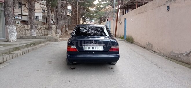 Mercedes E 220 1995, 330,412 km - 2.2 l - Xırdalan