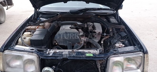 Mercedes E 220 1995, 330,412 km - 2.2 l - Xırdalan