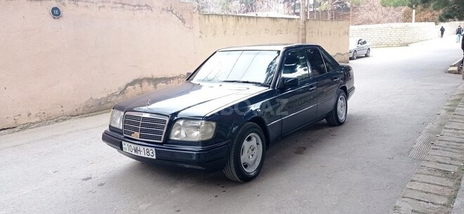 Mercedes E 220 1995, 330,412 km - 2.2 l - Xırdalan