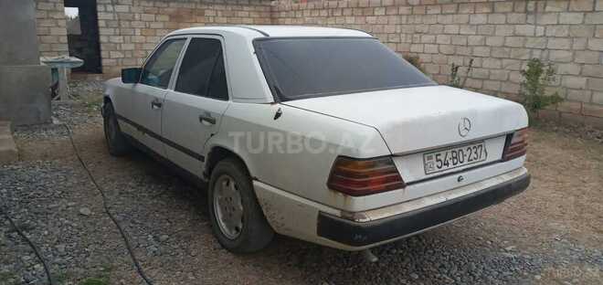 Mercedes E 200 d 1987, 234,234 km - 2.0 l - Sabirabad