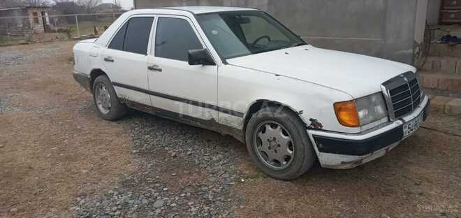 Mercedes E 200 d 1987, 234,234 km - 2.0 l - Sabirabad