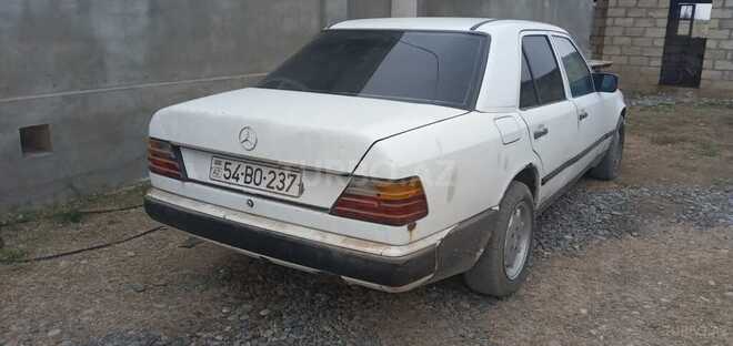 Mercedes E 200 d 1987, 234,234 km - 2.0 l - Sabirabad