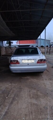 Mercedes E 220 d 1998, 430,450 km - 2.2 л - Saatlı