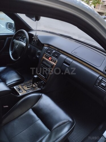Mercedes E 320 2000, 386,580 km - 3.2 л - Xırdalan