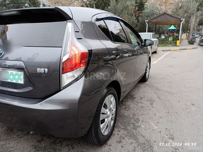 Toyota Prius C 2015, 222,000 km - 1.5 л - Bakı