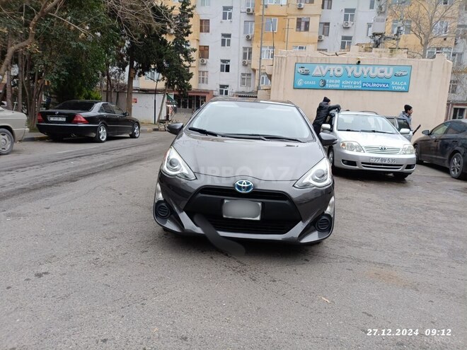Toyota Prius C 2015, 222,000 km - 1.5 л - Bakı