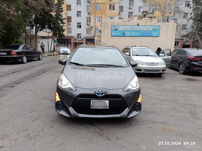 Toyota Prius C 2015, 222,000 km - 1.5 л - Bakı