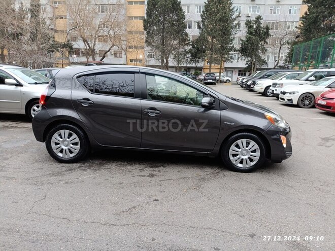 Toyota Prius C 2015, 222,000 km - 1.5 л - Bakı