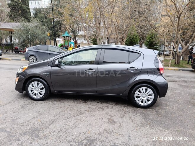 Toyota Prius C 2015, 222,000 km - 1.5 л - Bakı