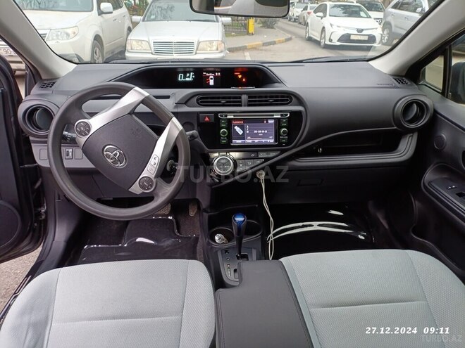 Toyota Prius C 2015, 222,000 km - 1.5 л - Bakı