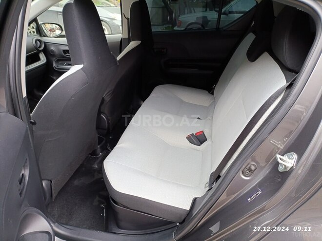 Toyota Prius C 2015, 222,000 km - 1.5 л - Bakı