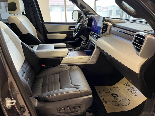 Toyota Sequoia-12