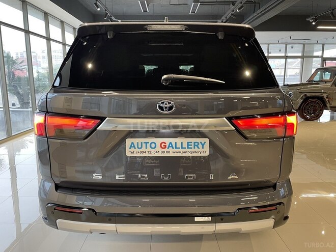 Toyota Sequoia-2