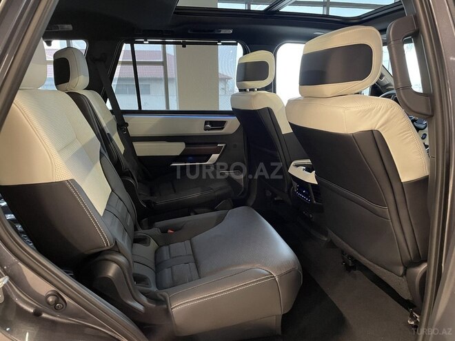 Toyota Sequoia-14