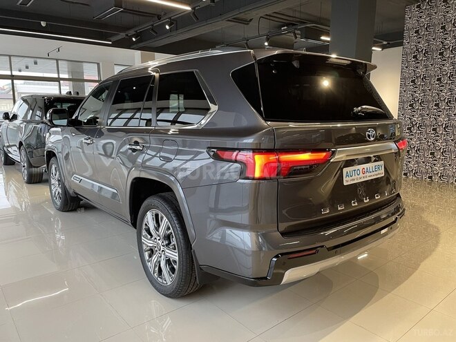 Toyota Sequoia-4