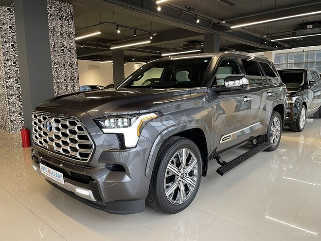 Toyota Sequoia-5