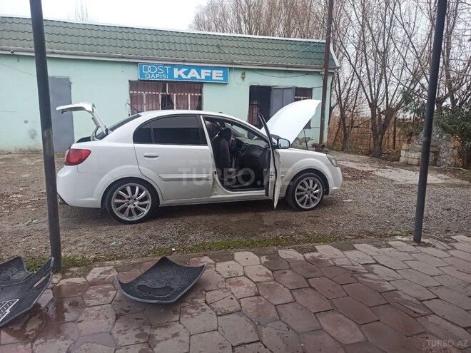 Kia Rio 2010, 320,000 km - 1.4 l - Sabirabad
