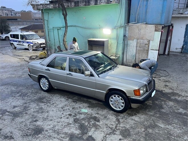 Mercedes 190 1990, 134,673 km - 2.0 l - Bakı