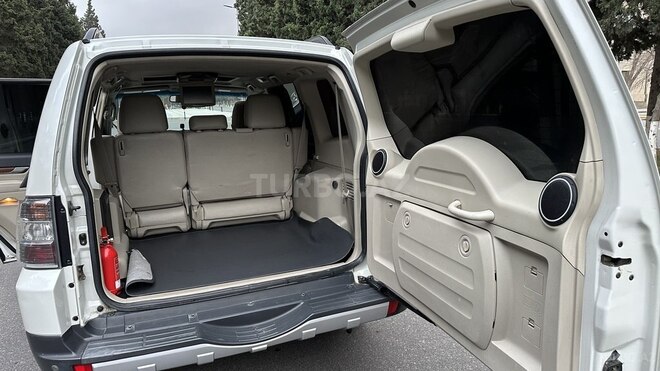 Mitsubishi Pajero 2007, 240,000 km - 3.8 l - Bakı