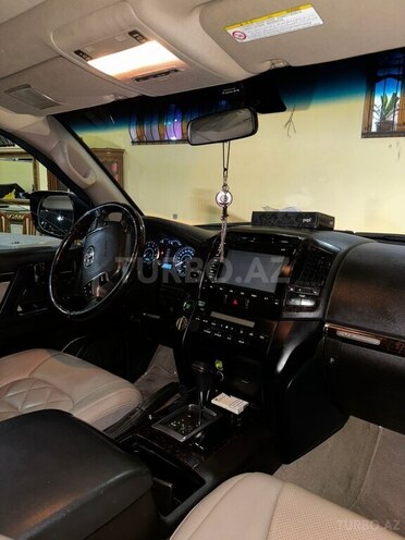 Toyota Land Cruiser-9