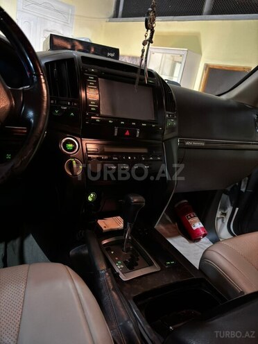 Toyota Land Cruiser-15