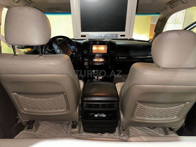 Toyota Land Cruiser-11