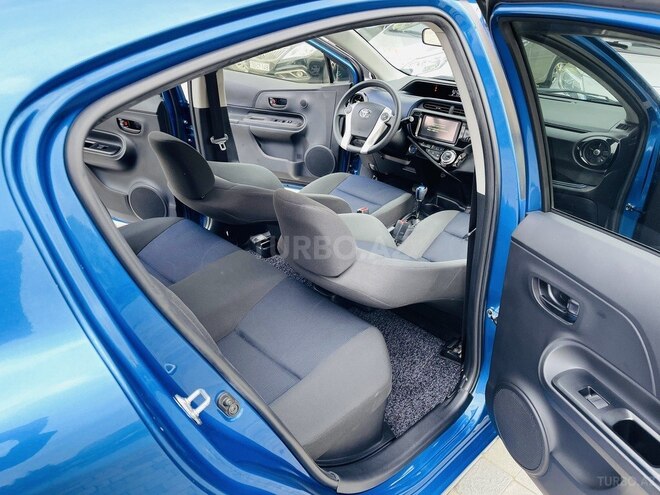 Toyota Aqua-11