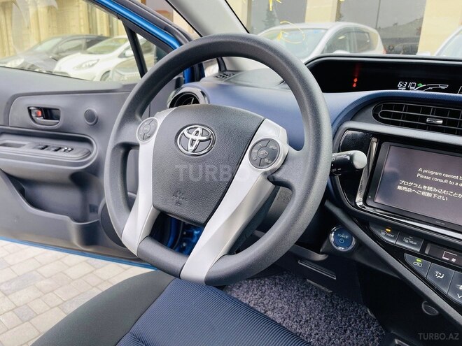 Toyota Aqua-9