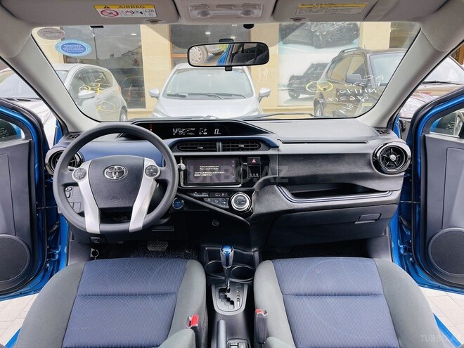 Toyota Aqua-15