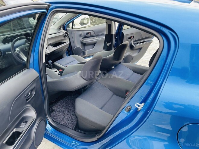 Toyota Aqua-13