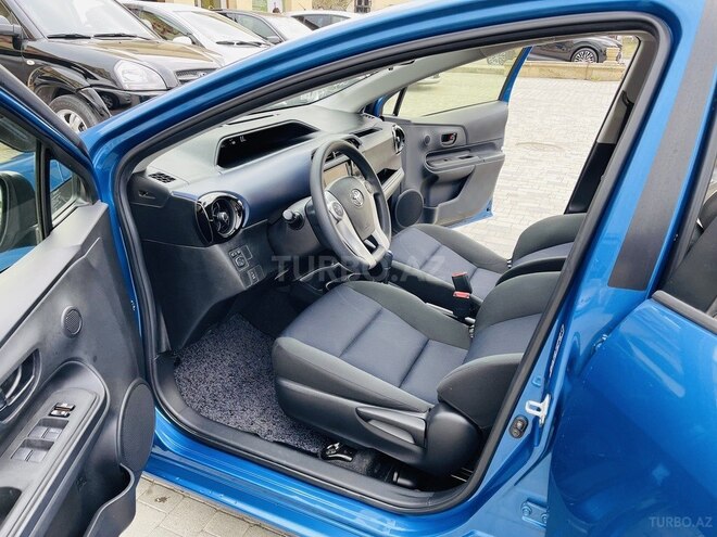 Toyota Aqua-16