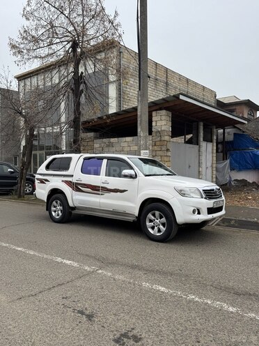 Toyota Hilux 2013, 249,719 km - 2.5 l - Astara